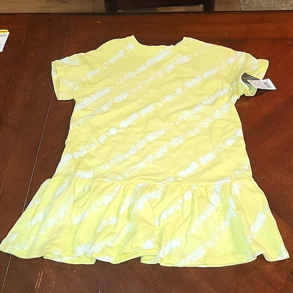 (J14) NWT Yellow top with a ruffle with huge white strips
